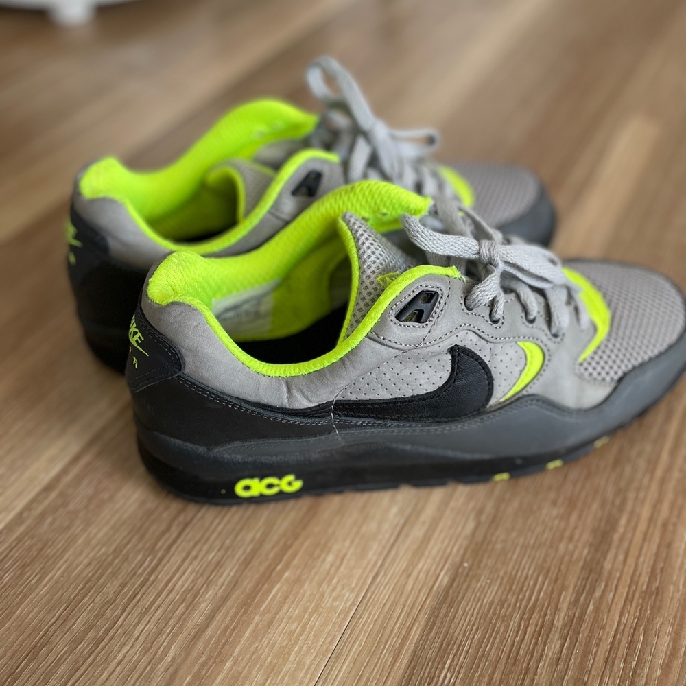 Men’s Nike Air size 8